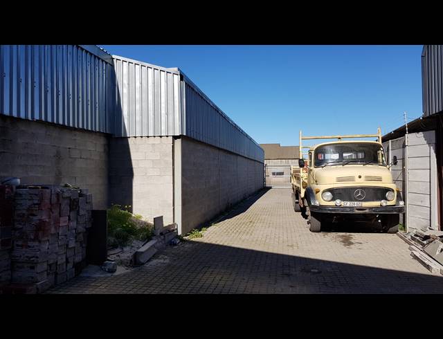 1,850M² FACTORY FOR SALE IN BLACKHEATH INDUSTRIAL